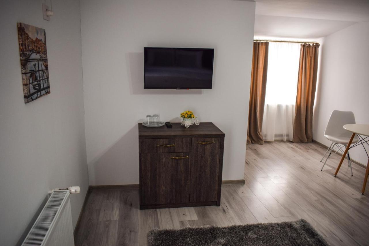 B House Rooms Jászvásár Kültér fotó